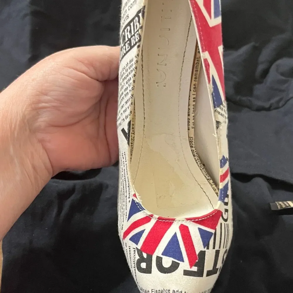 Liliana Newsprint Union Jack Platform Heels. Size 8.5 womens - Picture 7 of 9